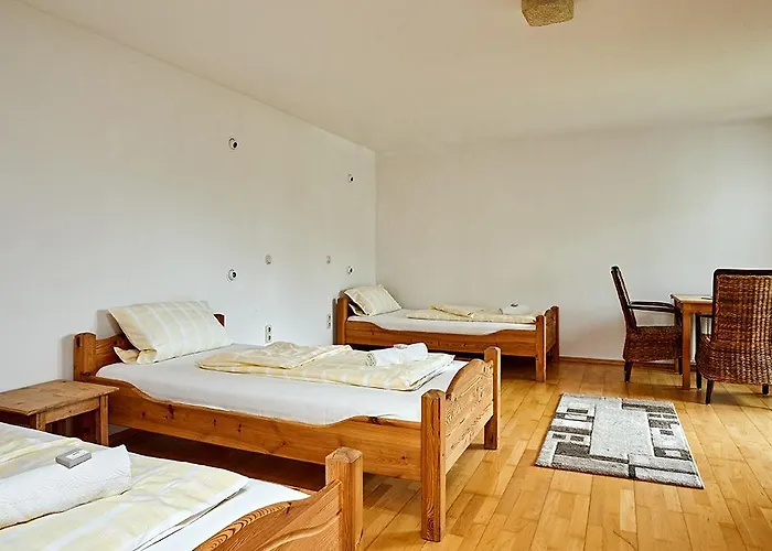 Haus Am Einberg 招待所 3*